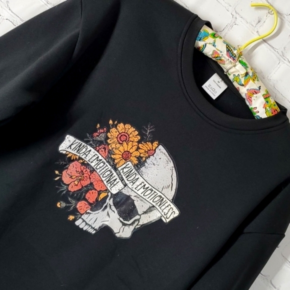 NWOT Skull & Flower Print Pullover Sweatshirt Casual Long Sleeve Crew Neck Sz M - Picture 6 of 12